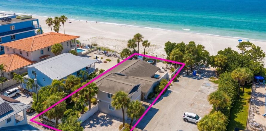 House in Indian Rocks Beach, Florida 4 bedrooms, 260.68 sq.m. № 2167027