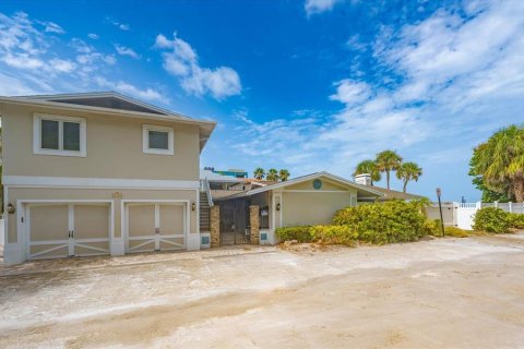 House in Indian Rocks Beach, Florida 4 bedrooms, 260.68 sq.m. № 2167027 - photo 3