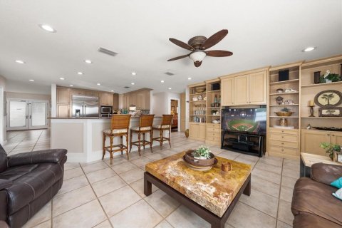 House in Indian Rocks Beach, Florida 4 bedrooms, 260.68 sq.m. № 2167027 - photo 14
