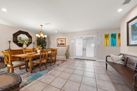 House in Indian Rocks Beach, Florida 4 bedrooms, 260.68 sq.m. № 2167027 - photo 17