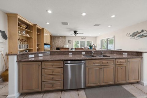 House in Indian Rocks Beach, Florida 4 bedrooms, 260.68 sq.m. № 2167027 - photo 12