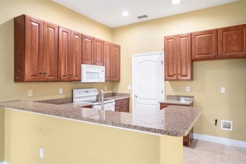 House in San Antonio, Florida 3 bedrooms, 162.49 sq.m. № 2155196 - photo 6