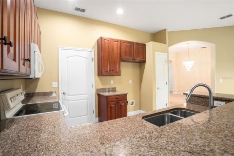 House in San Antonio, Florida 3 bedrooms, 162.49 sq.m. № 2155196 - photo 5