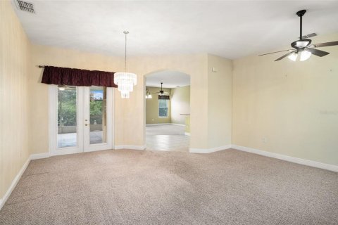 House in San Antonio, Florida 3 bedrooms, 162.49 sq.m. № 2155196 - photo 7