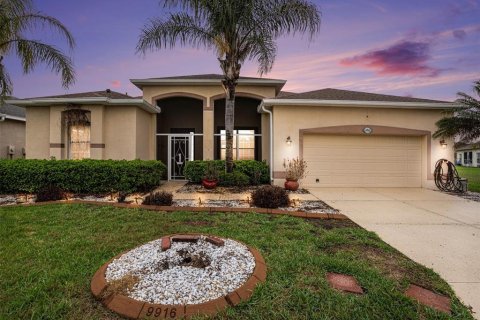 House in San Antonio, Florida 3 bedrooms, 162.49 sq.m. № 2155196