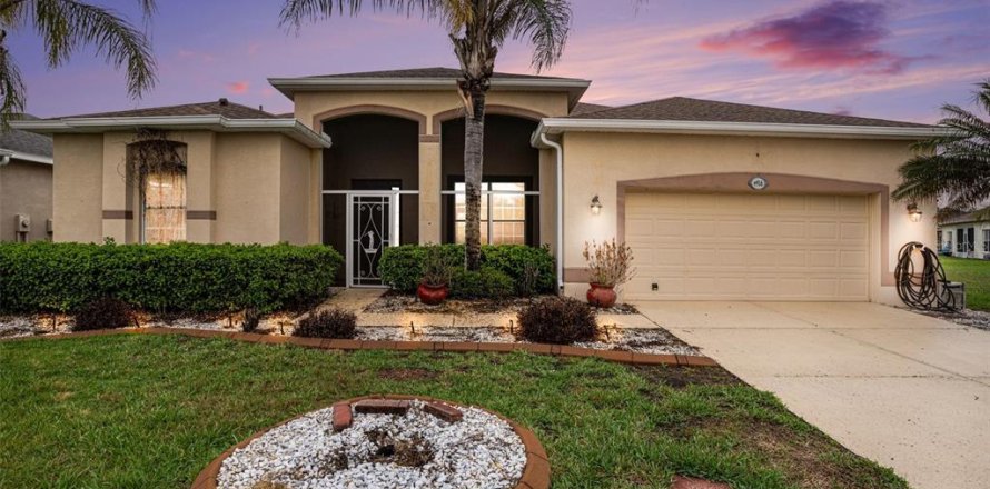 House in San Antonio, Florida 3 bedrooms, 162.49 sq.m. № 2155196