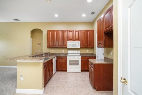 House in San Antonio, Florida 3 bedrooms, 162.49 sq.m. № 2155196 - photo 16
