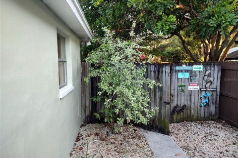 Immobilier commercial à vendre à Saint Petersburg, Floride: 4 chambres, 135.45 m2 № 2420166 - photo 22