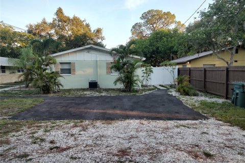 Immobilier commercial à vendre à Saint Petersburg, Floride: 4 chambres, 135.45 m2 № 2420166 - photo 17