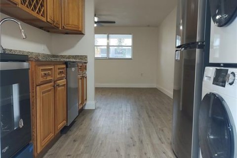 Immobilier commercial à vendre à Saint Petersburg, Floride: 4 chambres, 135.45 m2 № 2420166 - photo 6