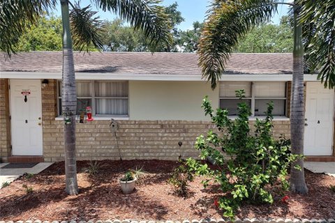 Immobilier commercial à vendre à Saint Petersburg, Floride: 4 chambres, 135.45 m2 № 2420166 - photo 2