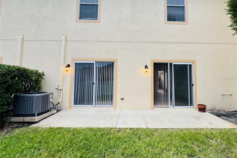 Townhouse in Tampa, Florida 3 bedrooms, 135.17 sq.m. № 2209595 - photo 17