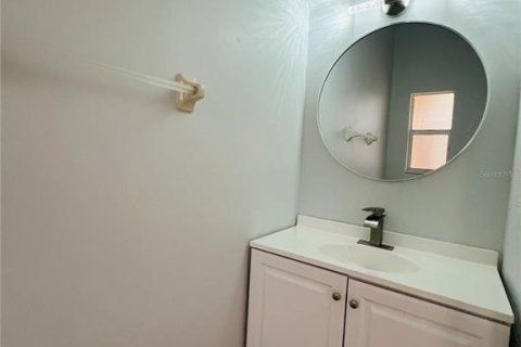 Townhouse in Tampa, Florida 3 bedrooms, 135.17 sq.m. № 2209595 - photo 5
