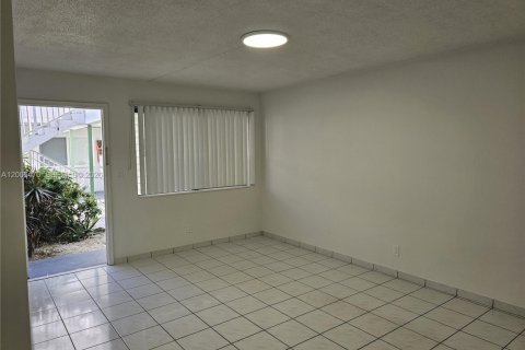 Copropriété à louer à Hollywood, Floride: 1 chambre, 59.46 m2 № 2069960 - photo 4