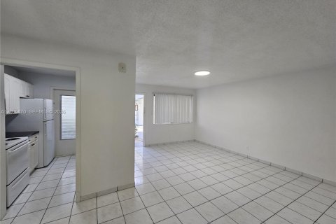 Copropriété à louer à Hollywood, Floride: 1 chambre, 59.46 m2 № 2069960 - photo 2