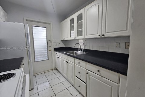 Copropriété à louer à Hollywood, Floride: 1 chambre, 59.46 m2 № 2069960 - photo 9