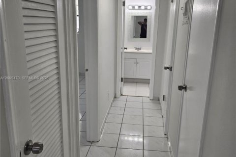 Copropriété à louer à Hollywood, Floride: 1 chambre, 59.46 m2 № 2069960 - photo 11