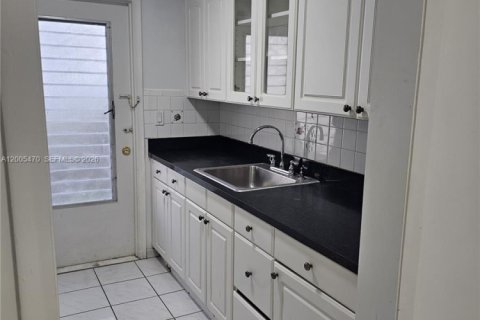 Copropriété à louer à Hollywood, Floride: 1 chambre, 59.46 m2 № 2069960 - photo 6