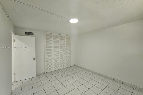 Copropriété à louer à Hollywood, Floride: 1 chambre, 59.46 m2 № 2069960 - photo 16