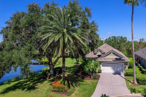 House in Lakewood Ranch, Florida 3 bedrooms, 208.66 sq.m. № 1913789 - photo 1
