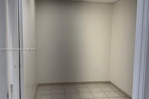 Propiedad comercial en venta en Miami, Florida № 1969678 - foto 9