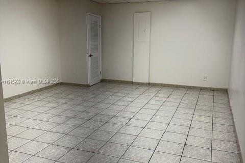 Propiedad comercial en venta en Miami, Florida № 1969678 - foto 8