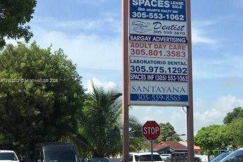 Propiedad comercial en venta en Miami, Florida № 1969678 - foto 12