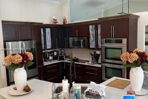 House in Port St. Lucie, Florida 3 bedrooms, 186.08 sq.m. № 2072805 - photo 11