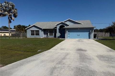 House in Port St. Lucie, Florida 3 bedrooms, 186.08 sq.m. № 2072805