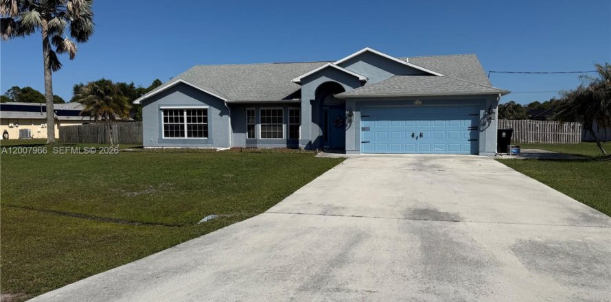 House in Port St. Lucie, Florida 3 bedrooms, 186.08 sq.m. № 2072805
