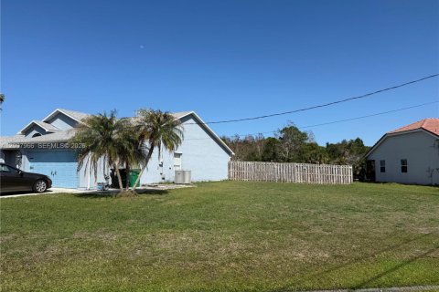 House in Port St. Lucie, Florida 3 bedrooms, 186.08 sq.m. № 2072805 - photo 2