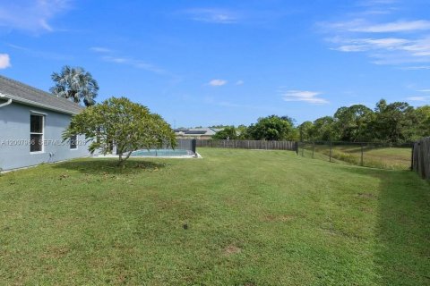House in Port St. Lucie, Florida 3 bedrooms, 186.08 sq.m. № 2072805 - photo 18