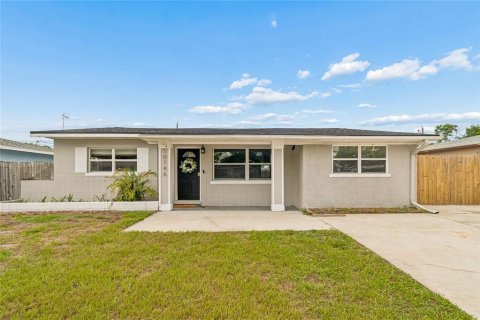 House in Seminole, Florida 3 bedrooms, 164.44 sq.m. № 2225436 - photo 2