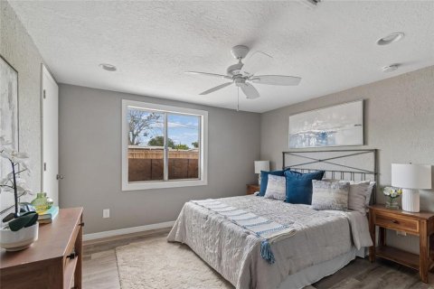 House in Seminole, Florida 3 bedrooms, 164.44 sq.m. № 2225436 - photo 21