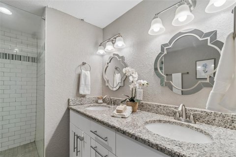 House in Seminole, Florida 3 bedrooms, 164.44 sq.m. № 2225436 - photo 25