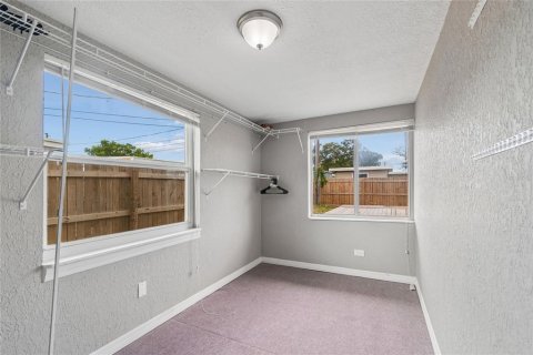House in Seminole, Florida 3 bedrooms, 164.44 sq.m. № 2225436 - photo 28