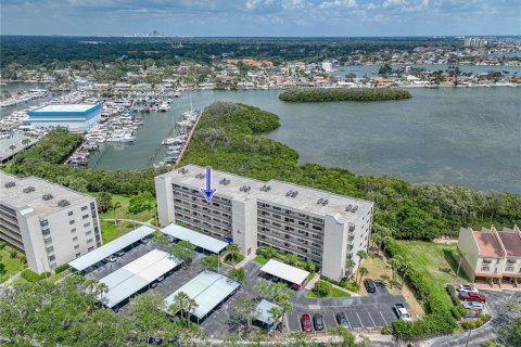 Condo in South Pasadena, Florida, 2 bedrooms  № 1810872 - photo 1