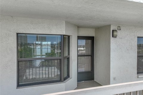 Condo in South Pasadena, Florida, 2 bedrooms  № 1810872 - photo 11