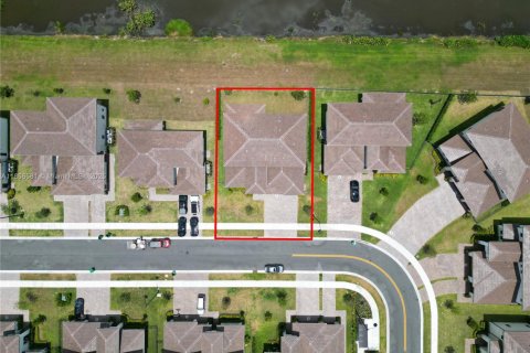 House in Davie, Florida 5 bedrooms, 367.71 sq.m. № 1882111 - photo 30