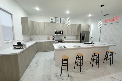 House in Davie, Florida 5 bedrooms, 367.71 sq.m. № 1882111 - photo 8