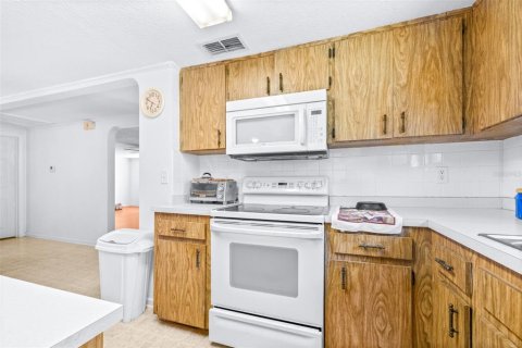 House in Winter Haven, Florida 3 bedrooms, 114.27 sq.m. № 1847895 - photo 8