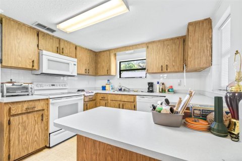 House in Winter Haven, Florida 3 bedrooms, 114.27 sq.m. № 1847895 - photo 5