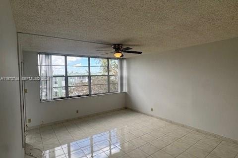 Снять в аренду кондоминиум в Холливуд, Флорида 1 спальня, 72.46м2, № 2031120 - фото 4