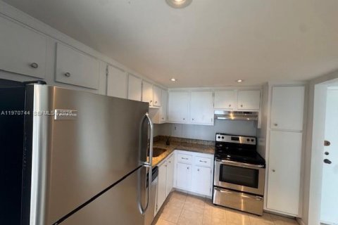 Снять в аренду кондоминиум в Холливуд, Флорида 1 спальня, 72.46м2, № 2031120 - фото 8