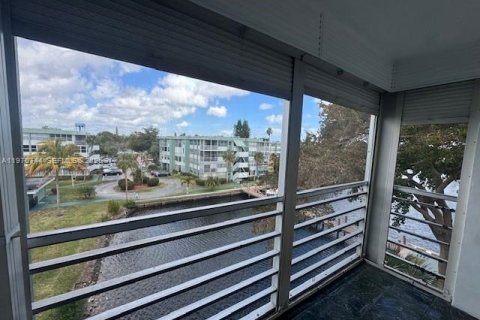 Кондоминиум с 1 спальней в Холливуд, Флорида № 2031120