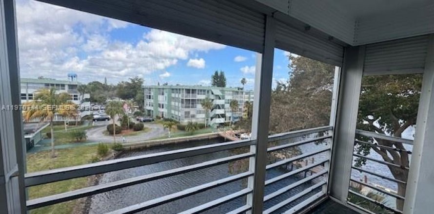 Кондоминиум с 1 спальней в Холливуд, Флорида № 2031120