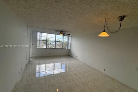 Снять в аренду кондоминиум в Холливуд, Флорида 1 спальня, 72.46м2, № 2031120 - фото 3
