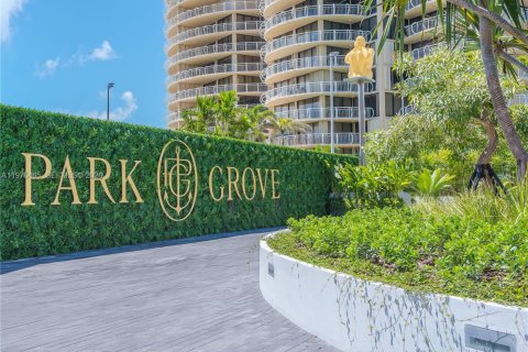 Condominio en Miami, Florida, 2 dormitorios  № 2044678