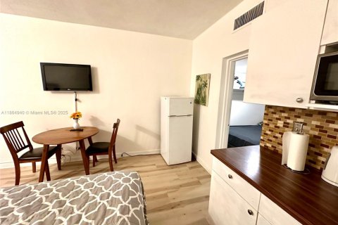 Купить кондоминиум в Халландейл-Бич, Флорида 1 спальня, 29.73м2, № 1897176 - фото 5