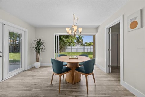 House in Fort Myers, Florida 3 bedrooms, 120.68 sq.m. № 2321145 - photo 19